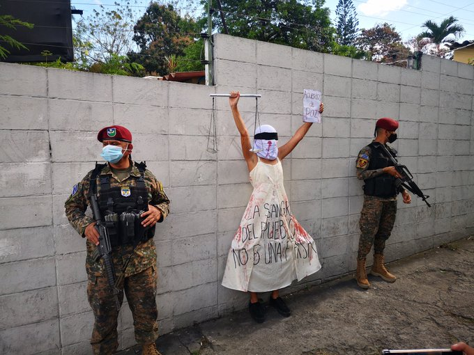#ProhibidoOlvidarSV Es un hecho histórico no solo fue la base para la democracia, sino que dio paso al nombramiento, por parte de la ONU, de la Comisión de la Verdad. Con el fin de investigar y publicar las graves violaciones a DD. HH. que, a la fecha, continúan impunes.