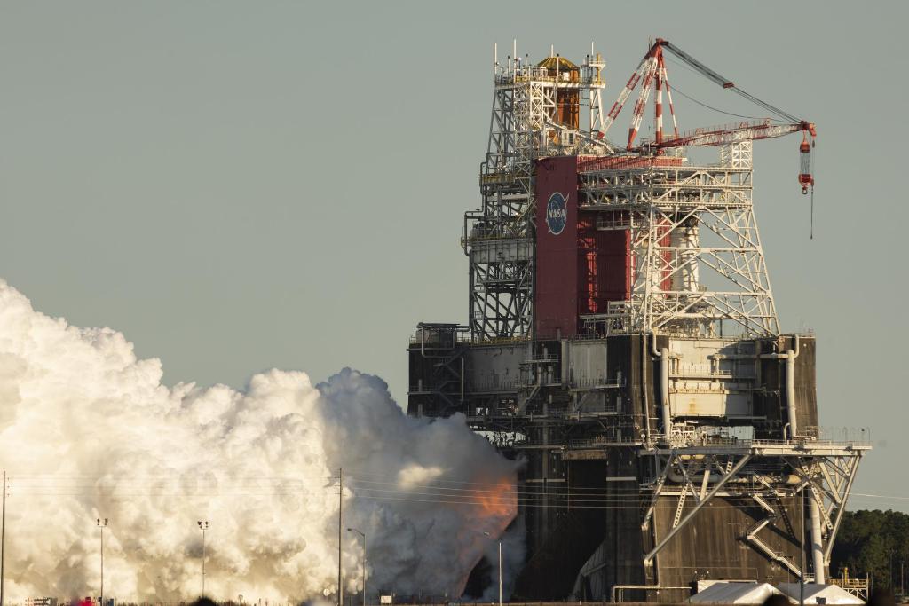 On Saturday, we conducted a hot fire test of the core stage for the @NASA_SLS rocket that will launch @NASAArtemis missions to the Moon. Find out more about the test: go.nasa.gov/3nPGwNt