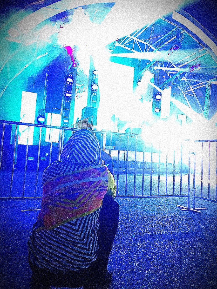 TheArtistCAPS's tweet photo. @enJOYRYDE @insomniacevents @jveronephoto @HARDFEST This was taken from our front row spot on day one. Im sitting in awe, taking in the energy. What an honor to watch you work @joyryde 🤘🏽🔥 https://t.co/HF46NeN7Xs