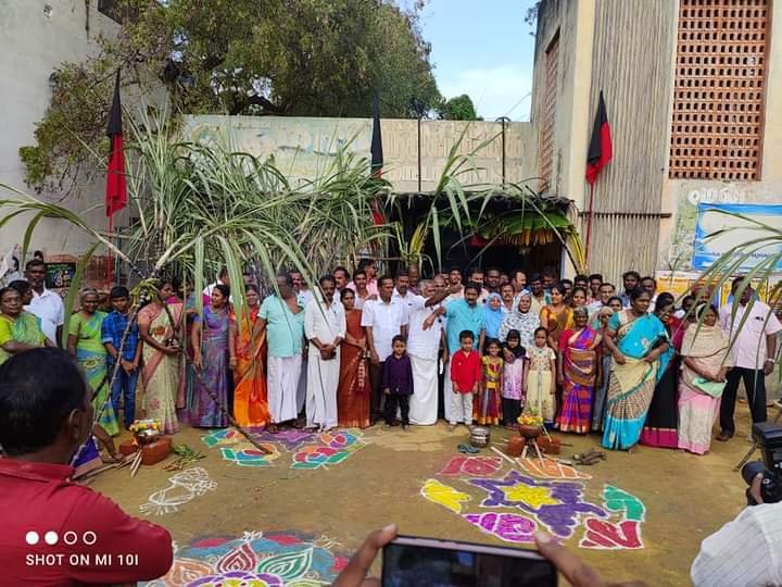 Ksdhanasekar2's tweet photo. திருப்பூர் கிழக்கு மாவட்டம், தாராபுரம் நகர திமுக மற்றும் திமுக இளைஞரணி சார்பாக *சமத்துவ பொங்கல் விழா* நிகழ்ச்சி என��ு தலைமையில் நடைபெற்றது. @mkstalin @Udhaystalin @mp_saminathan @dmkpadhu https://t.co/BPaLZV9RGD