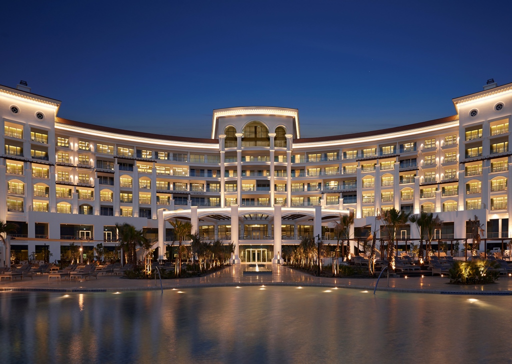 LightTouch_PLD's tweet photo. The Façade at the Waldorf Astoria, Palm Jumeirah, Dubai

Lighting Design by Light Touch PLD https://t.co/DFaCzJb6b4