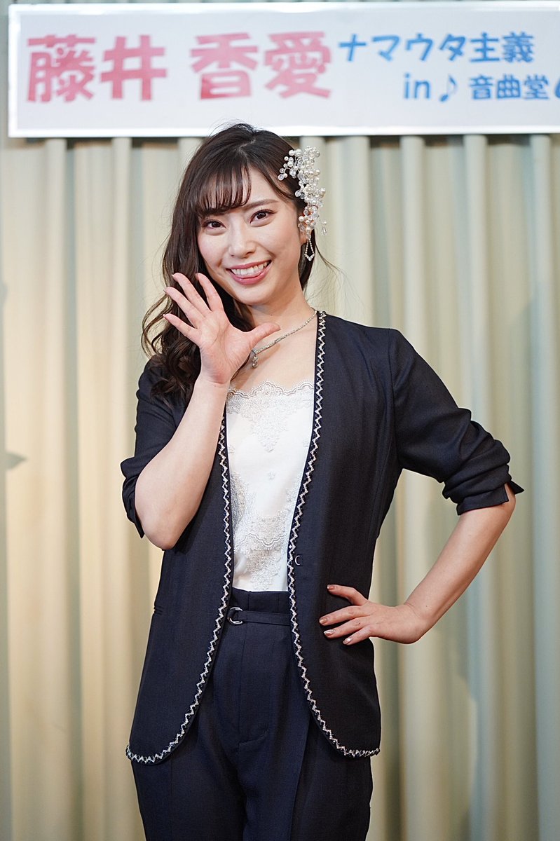 ayanolove0507's tweet photo. 「 #藤井香愛 の #ナマウタ主義 in #音曲堂 6 &「 #DIVALIVE vol.4」
#香愛ちゃん の #ワンショット 。
色んなポーズをしてもらいました。
#その気もないくせに
#新装盤 #3月10日発売
#こいわのかわい https://t.co/s67tP6mRsM