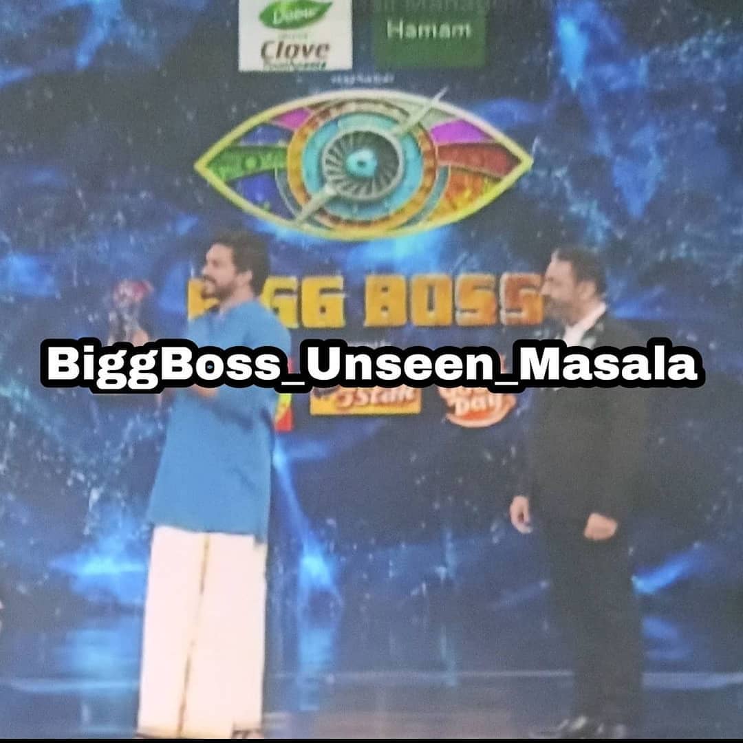 Bruce_W_Knight's tweet photo. Mugen Rao in the BB House with the Trophy 🏆
Happy to see one of the favourite contestant from season 3 ❤️
#MugenRao #BBTitleWinner #AariArjunan #Aari #AariArmy #AariRuledBiggBoss #Valimai️ #MugenArmy #BiggBossTamil4 #BiggBossTamil #BiggBossTamilGrandFinale https://t.co/jR5CSb5PrL