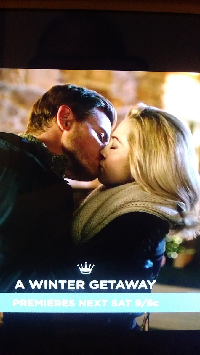 ChadMaurice_'s tweet image. Whoa, a kiss one hour and 13 minutes in. Love it. Didn't have to make us wait until the end
#TwoForTheWin