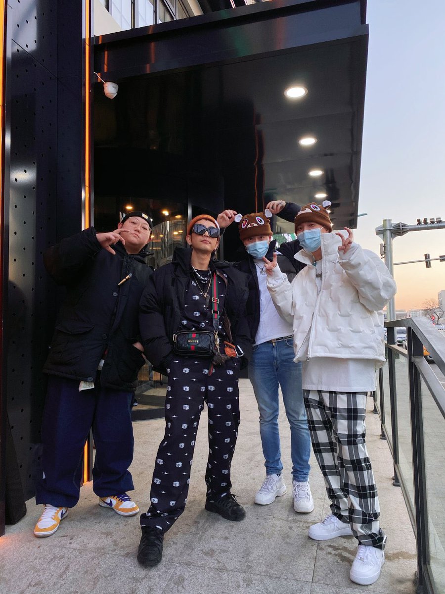 rapofchina's tweet photo. #CJ, #WillT, #VOB, and #TSong snap new pics together 📸
#希介 #威尔 #梁老师 https://t.co/A2RYD7cBGX