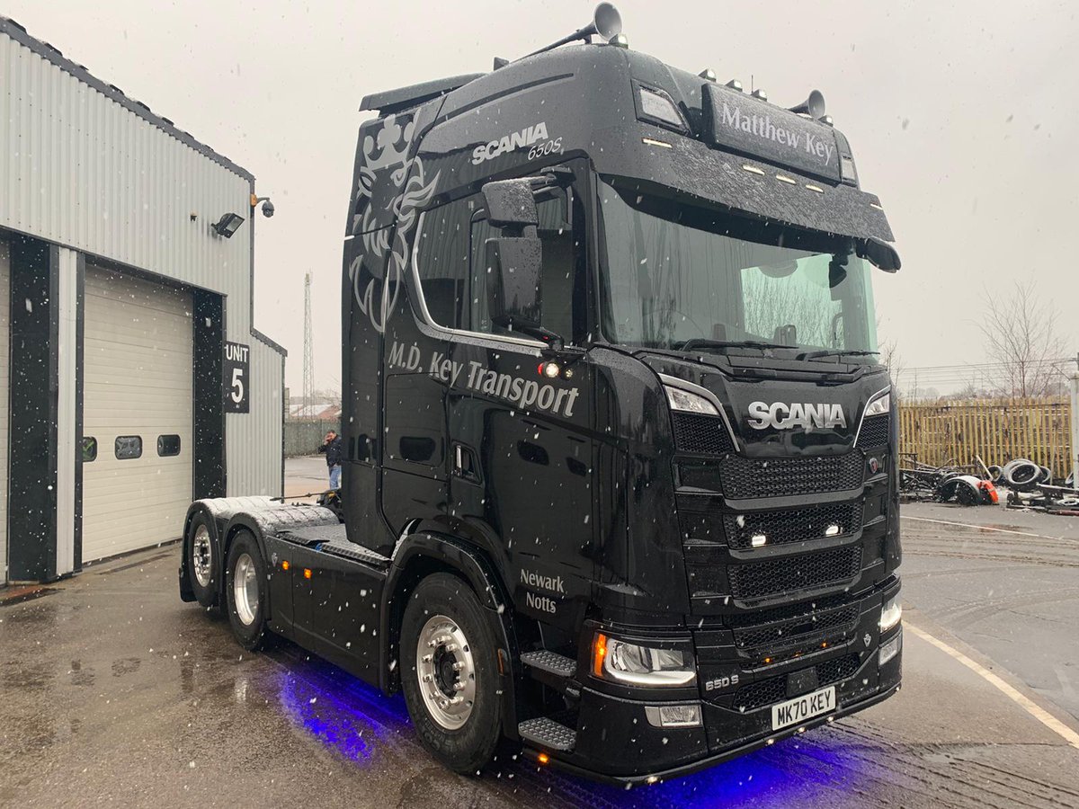 keltruck's tweet photo. @ScaniaGroup @ScaniaUK @SFletch8 @davemor66816340 @KELHAM_HALL @PhilHaywood4 @smcguinness1985 @TRATON_GROUP New #MatthewKey #Scania 650S #V8 #SuppliedByKeltruck.
#MDKeyTransport #Newark #Nottinghamshire #Notts #EastMidlands #EastMids #NG24 #England 🏴 https://t.co/TCT3bXpp3K
👏🏻 @smcguinness1985
#KingOfTheRoad #Flagship
Spec & order your new #ScaniaV8 at https://t.co/1PS9MXnyNX https://t.co/sPjcS7CDgb