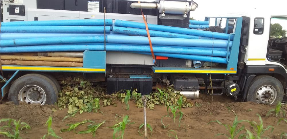 DartexD's tweet photo. This is what happens during the rainy season, but we soldier on @bheronicholas @cmashx @farmbuzz1 https://t.co/hvxxcKsqYn