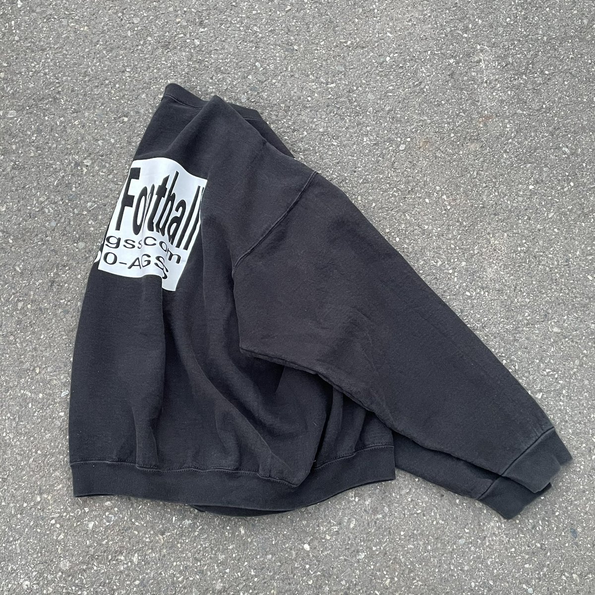 shopmirage02's tweet photo. スポーツブランド「Kappa」の90s FRUIT OF THE LOOM ボディのスウェット

プリントにあるAGSSは
A：American
G：Global
S：Soccer
S：School

プリントの色とバランスが絶妙

大人のスウェットスタイルに是非 https://t.co/uqYsvNOmyx
