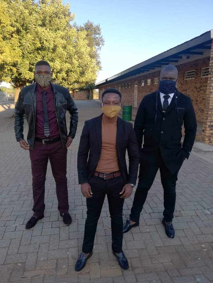 Tz_Mox's tweet photo. Most underrated career that changes the lives of many😐😐
#euphonik 
#zulu https://t.co/y53eyI4DYr