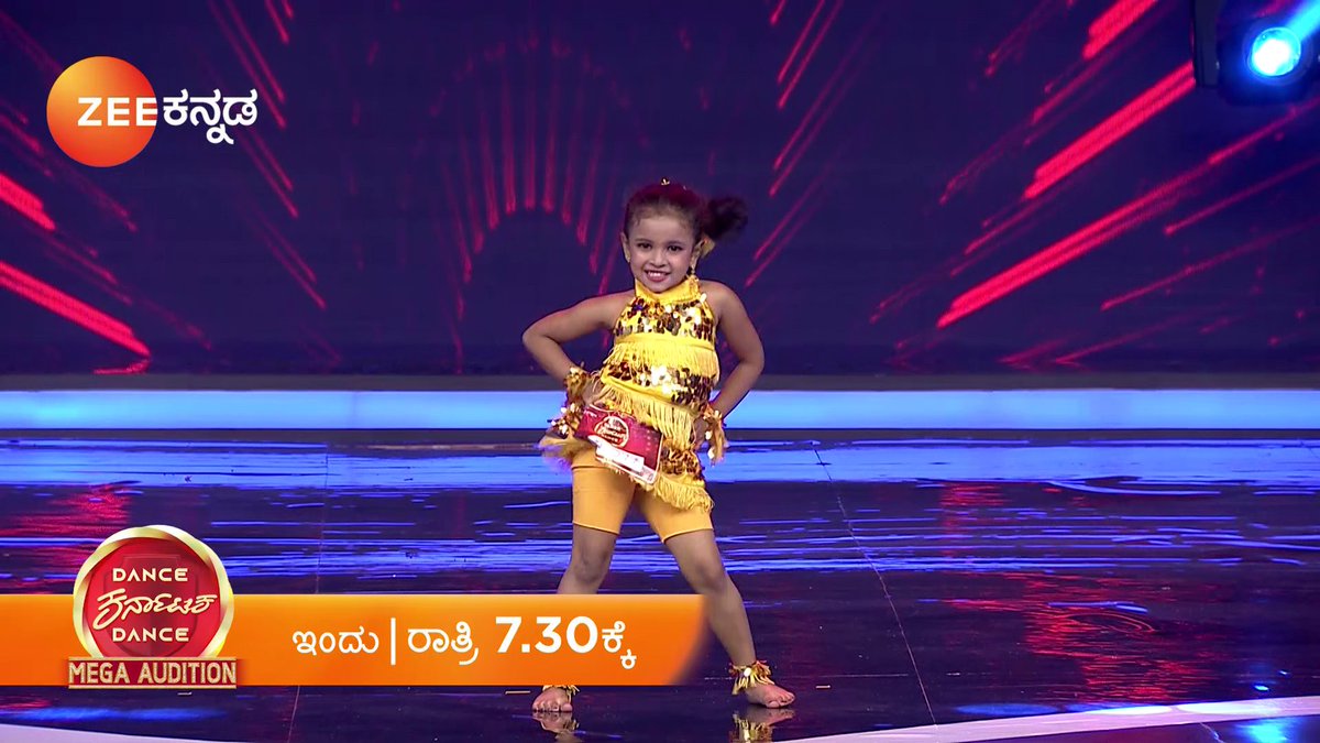 ZeeKannada's tweet photo. #MegaAuditions #Hanvika #Mysore
ಸುಂಟರಗಾಳಿ ಹಾಡಿಗೆ Stage ಮೇಲೆ ಧೂಳೆಬ್ಬಿಸಿದ ಮೈಸೂರಿನ ಪುಟಾಣಿ ಪ್ರತಿಭೆ ಹನ್ವಿಕಾ Performance ನ ಝಲಕ್.
ಡ್ಯಾನ್ಸ್ ಕರ್ನಾಟಕ ಡ್ಯಾನ್ಸ್!
ಇಂದು ರಾತ್ರಿ 7:30 ಕ್ಕೆ.
#ZeeKannada #BayasidaBaagilutegeyona #DanceKarnatakaDance https://t.co/AuH0sOkc1t