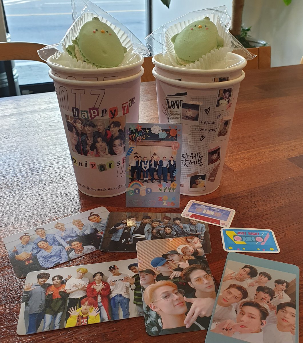 gyeom_dd's tweet photo. #갓세븐_우리의_잃어버린_조각
#GOT7_Our_Missing_Piece
세트거 품절됐지만 마카롱은 남아있어서 얼마나 다행이였는지... 기념 카페 열어주셔서 감사합니다💚 https://t.co/XEG4xs9ROQ