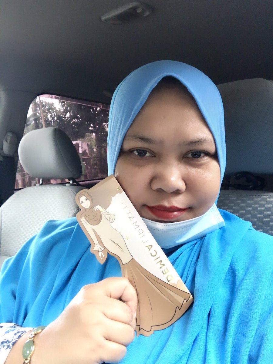 esah_salleh's tweet photo. #lipmattedemica
#divared
#sweetchoco
#prettypink
#charmingorange https://t.co/VSNNNsckK9