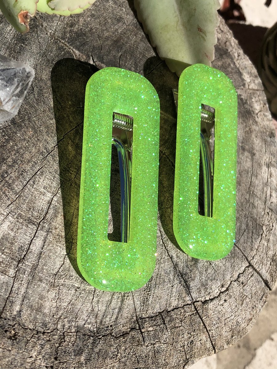 MagicalMeonEtsy's tweet photo. Posted some new pieces on this lovely Saturday! ✨💀 THANKYOU for your loving support these past couple of weeks! It’s an honor to share my magic with you. 🥰

#handmade #resinart #skulls #hairclips #etsyshop #shopsmall

https://t.co/aoEPLB0zMI ✨ https://t.co/ux0RPCvRHm