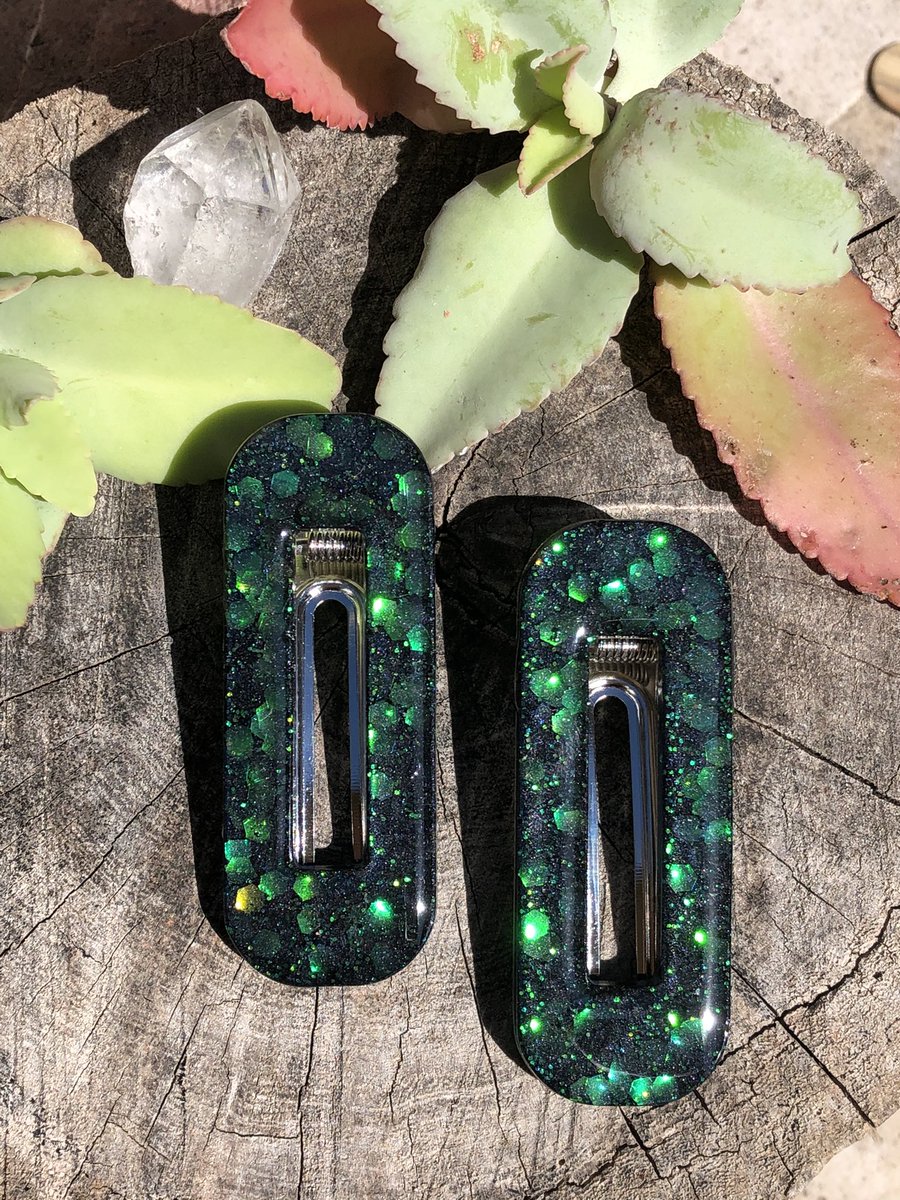 MagicalMeonEtsy's tweet photo. Posted some new pieces on this lovely Saturday! ✨💀 THANKYOU for your loving support these past couple of weeks! It’s an honor to share my magic with you. 🥰

#handmade #resinart #skulls #hairclips #etsyshop #shopsmall

https://t.co/aoEPLB0zMI ✨ https://t.co/ux0RPCvRHm
