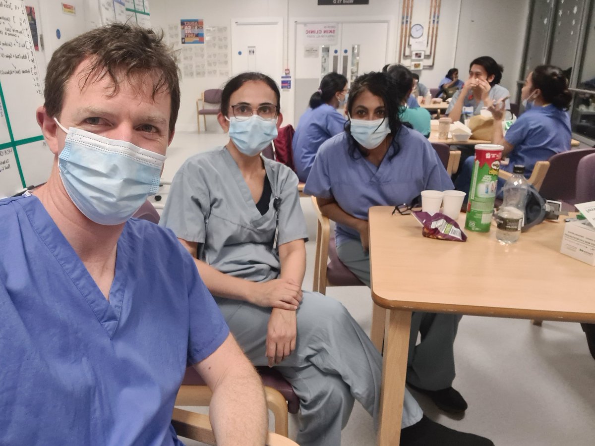 mcfinlay's tweet image. Incredible team spirit @RoyalLondonHosp ITU tonight. @s_e_petersen, Earley, Mullen, Sekri, @amibanerjee1 @drmartinlowe @DhanupriyaSiva: just some of my eminent consultant colleagues here covering nursing shifts.

Tks to ITU nurses 4 looking after us as well as the patients....
