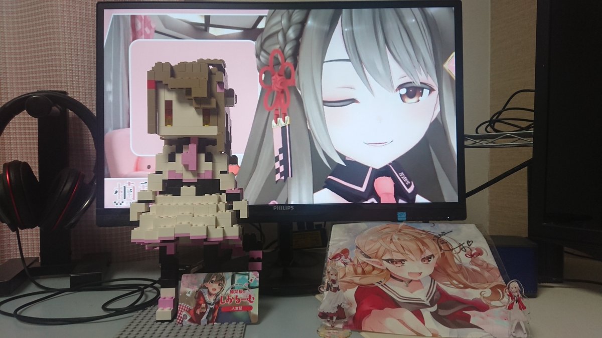 NeigeCouleur's tweet photo. マイクラじゃ我慢できない立体の栞桜ちゃんが欲しい計画

完成版

案の定浮いてるブロックが大量にあって組みながらめっちゃ修正かけた
支えてる部分が少なすぎるという難点も多々見つかった

スカートが後ろにいくにつれ裾が低くなっていくのを表現できたのがココ見てポイント
#さくらのしおり https://t.co/JszOKEG9QA