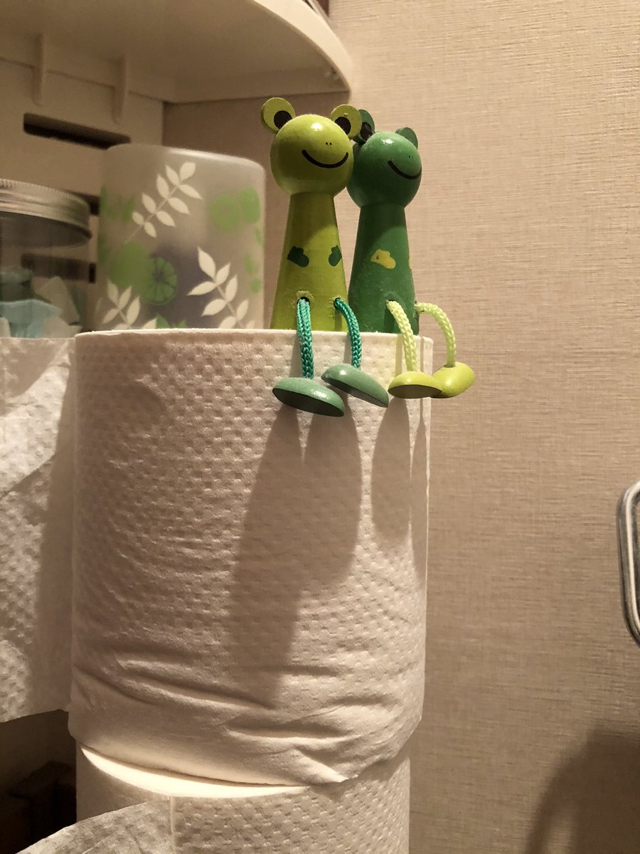 Ru_Sole's tweet photo. えんとつ町のプペルごっこ😆💕
#えんとつ町のプペル
#予備のトイレットペーパー https://t.co/BhztwnHVxN