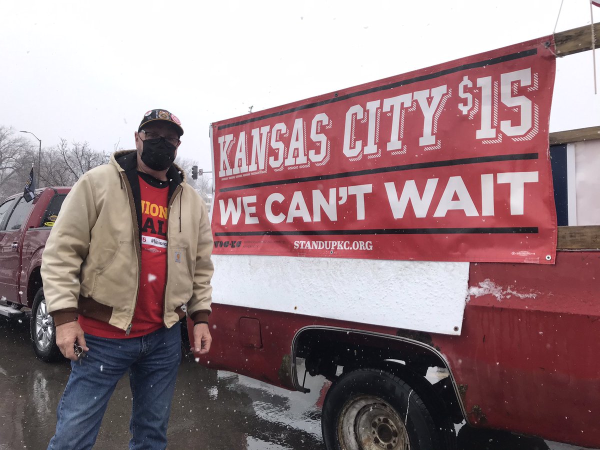 3/ All across America today Fast Food workers along with allies and other low wage workers in Missouri and America are out in force to show how we are continuing in the fight for economic justice.  #StandUpKC  #FightFor15  #RaiseTheWage  #UnionsForALL  #MLK    #MLKday    #MLKday2021  