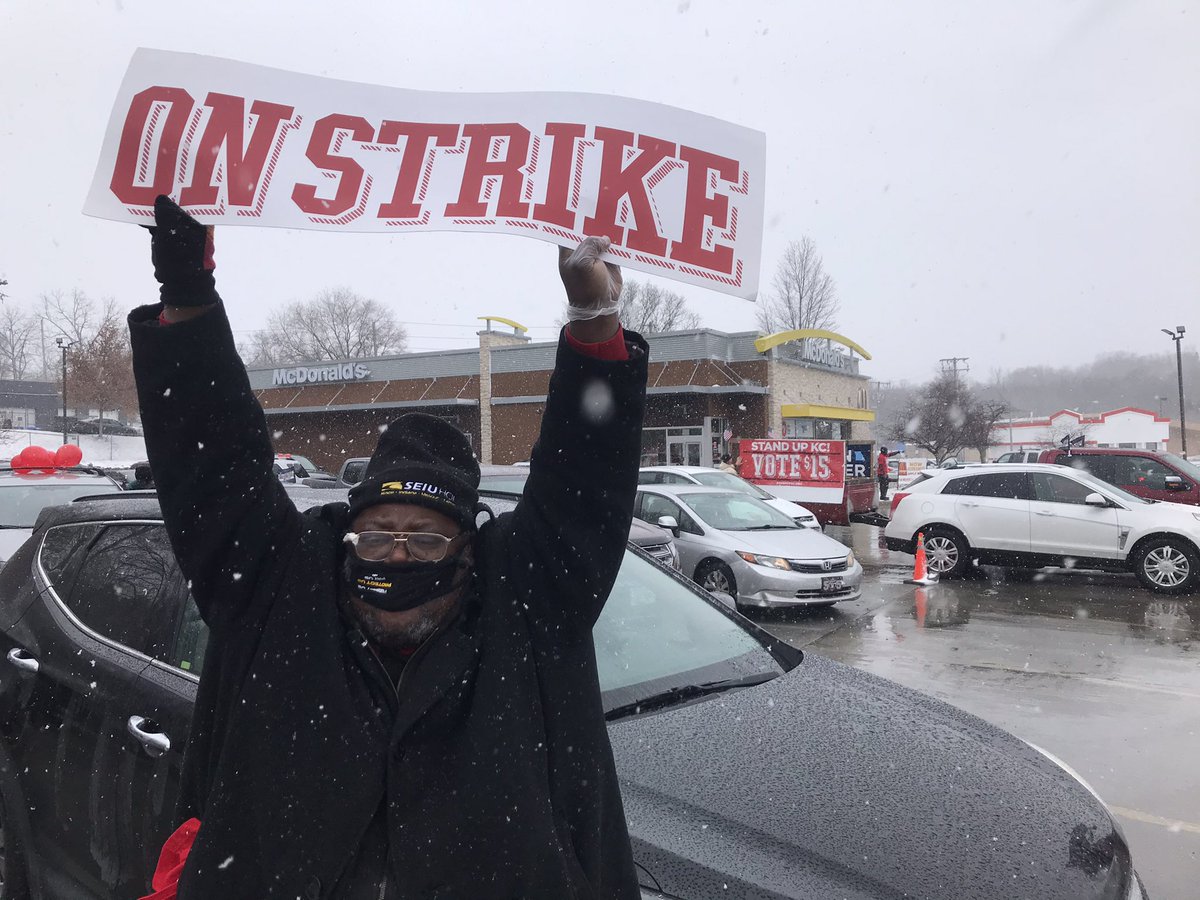 3/ All across America today Fast Food workers along with allies and other low wage workers in Missouri and America are out in force to show how we are continuing in the fight for economic justice.  #StandUpKC  #FightFor15  #RaiseTheWage  #UnionsForALL  #MLK    #MLKday    #MLKday2021  