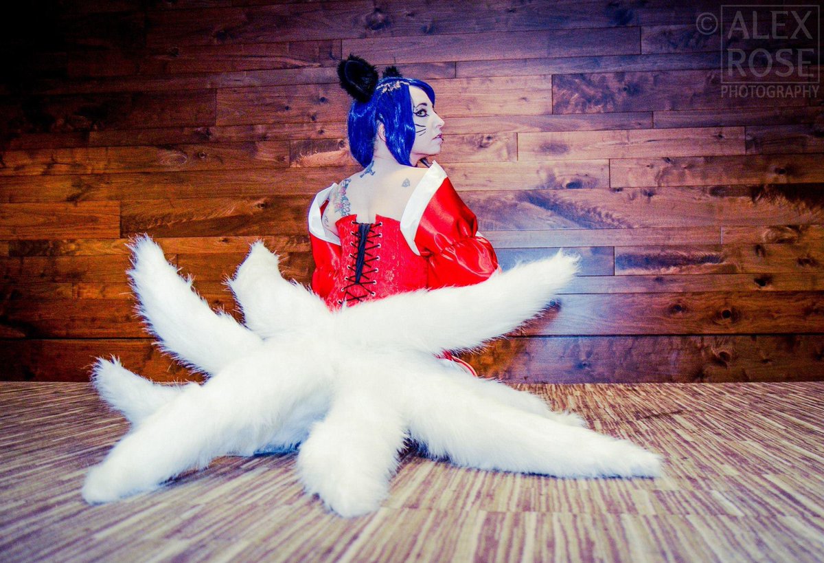 CandyCosplays's tweet image. Ahri from League of legends. 
..
Photo by @MsAlexRose .
..
#leagueoflegends #leagueoflegendsahri #leagueoflegendscosplay #ahri #ahricosplay #ahri9tailedfox #cosplay #cosplaygirl