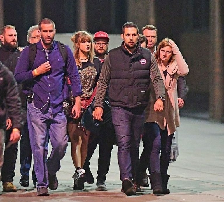 taylorshreya13's tweet image. Why have I never seen these pics before 💀