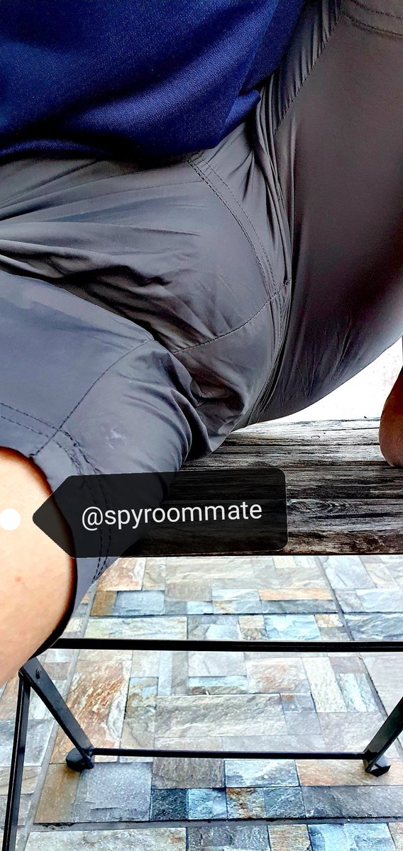 spyroommate's tweet photo. แอบถ่ายซูมเป้ารูมเมทนั่งเล่นเกมส์ที่ระเบียง ห่อหมกตุงๆอูมๆ 😋
#แอบถ่ายรูมเมท #แอบถ่าย #เป้าตุง https://t.co/Ir7q8V0ydP