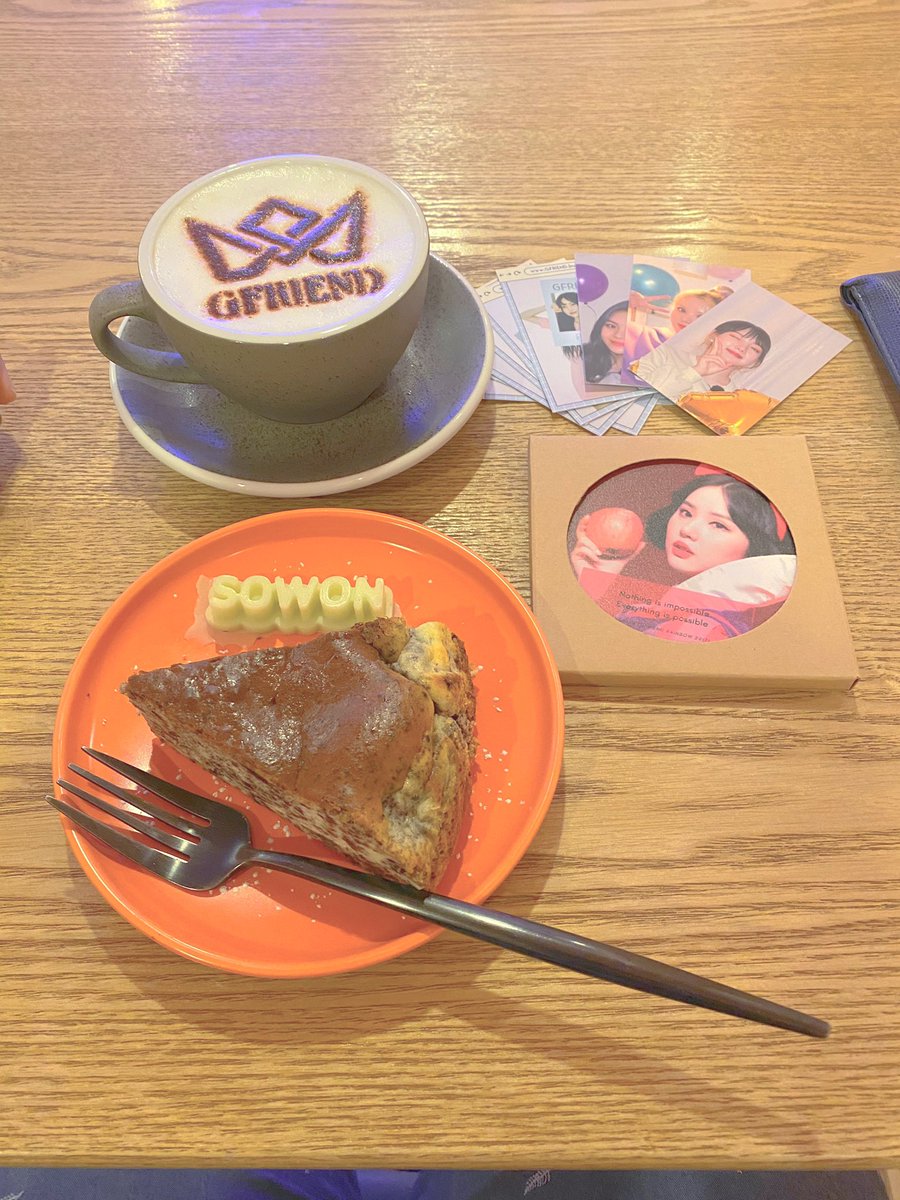 pyapesonebobby's tweet photo. Gfriend 6th anniversary fancafe!!
The coffee art never fails to amaze me

#TO6ETHERWITHGFRIEND 
 #여자친구는_6주년에도_계속_달려
@GFRDofficial #GFRIEND https://t.co/DP8VcuDk1c
