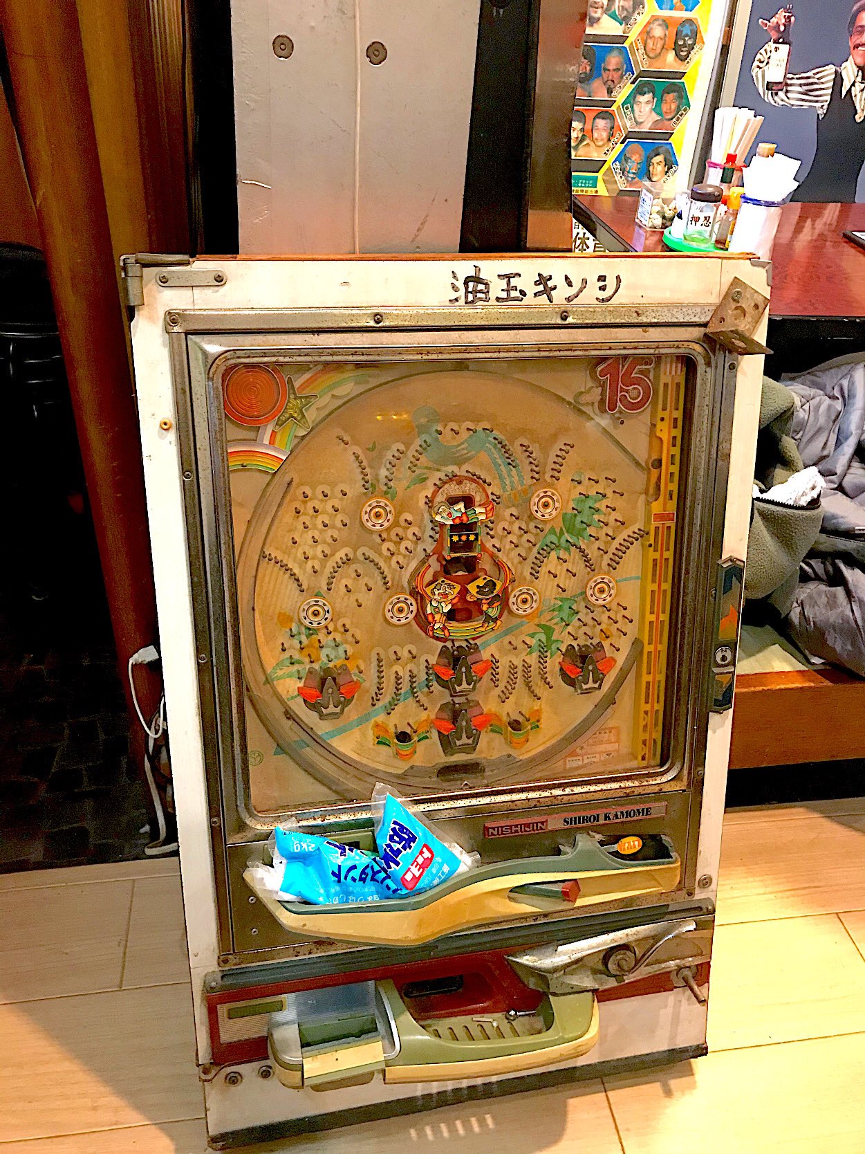 توییتر 草津の屋台 トタン家のマスターバチ در توییتر 鮫鱈鯉の倉庫に眠る昔の手打ち台 パチンコ業界に昔いたお客さんに見てもらった 電気を使って払い戻しをしているわけではなく 重量を使っているので構造が複雑 メカには相当強い自分もお手上げ なんとか