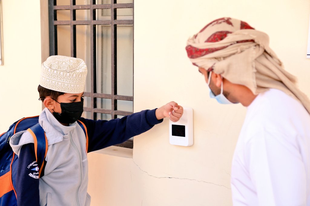 EduGovNBT2605's tweet photo. بدء استقبال طلبة المدرسة ومباشرة الدراسة في الصف وفق البروتوكول الصحي.
#فعاليات_تعليمية_شمال_الباطنة 
#مدارسنا_بأعيننا https://t.co/0u7R1gYP70