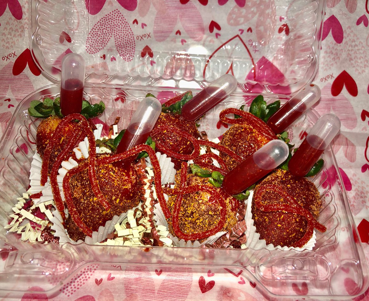 ChaleChamoy's tweet photo. 💖Valentine’s Day Special!!💖

❣️1 dozen (12) strawberries: $25
❣️1/2 dozen (6) strawberries: $15

❣️I’m accepting orders &amp; preorders NOW up until Feb. 8 by 8pm.
❣️Boxes come as displayed. https://t.co/0p4AOB2NZX