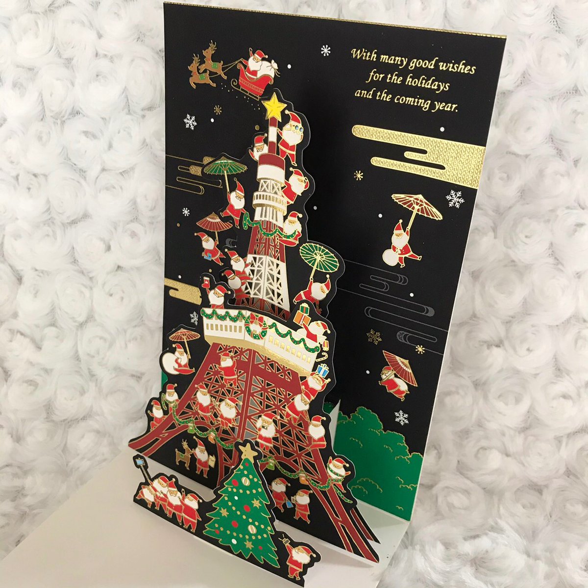 おか しおり イラストレーター Work お仕事 年 冬 発売 クライアント 株式会社サンリオ様 東京の名所である東京タワーと たくさんのサンタ達が描かれた金箔入りの賑やかな和風クリスマスカード イラスト グリーティングカード サンリオ