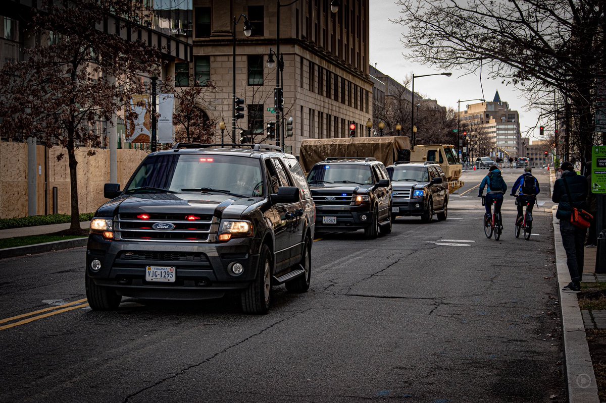 Meanwhile, fleets of black SUVs with police lights would drift in and out of lanes in formation, while locals carried on like nothing put of the ordinary was happening. #DCLockdown  #BenjaPhoto