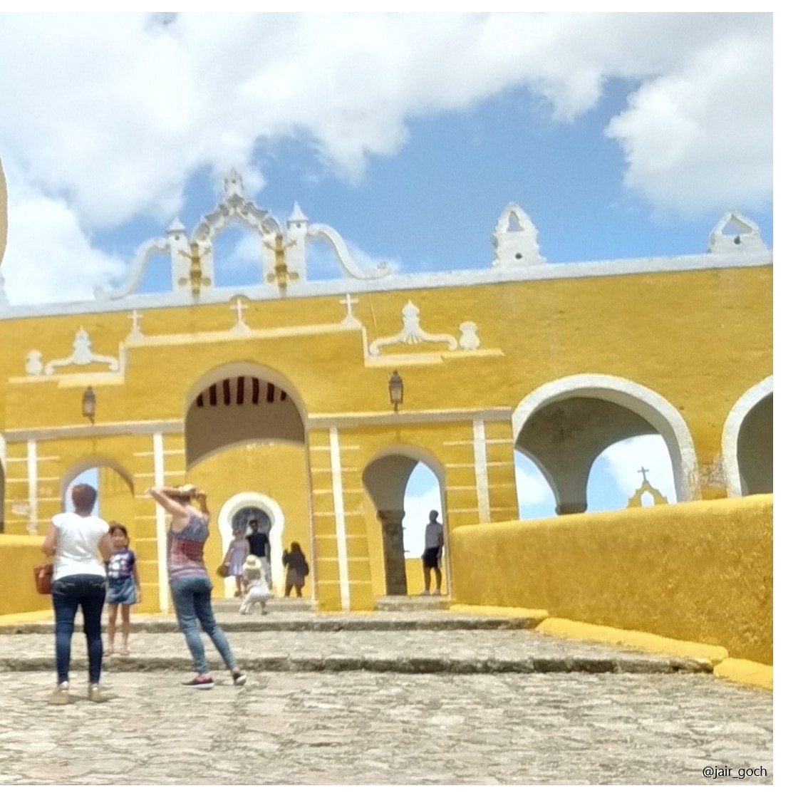 Jair_GoCh's tweet photo. #20 #june #2019 #remember #travel #sun  #automatic #camera #automaticcamera #sepia #photography #daylight #shades #green #unfiltered #mexico #place #road #izamal #izamalyucatan #magictown #pueblomagico #town #convento #people #building #stones https://t.co/8qfZmQ13ch