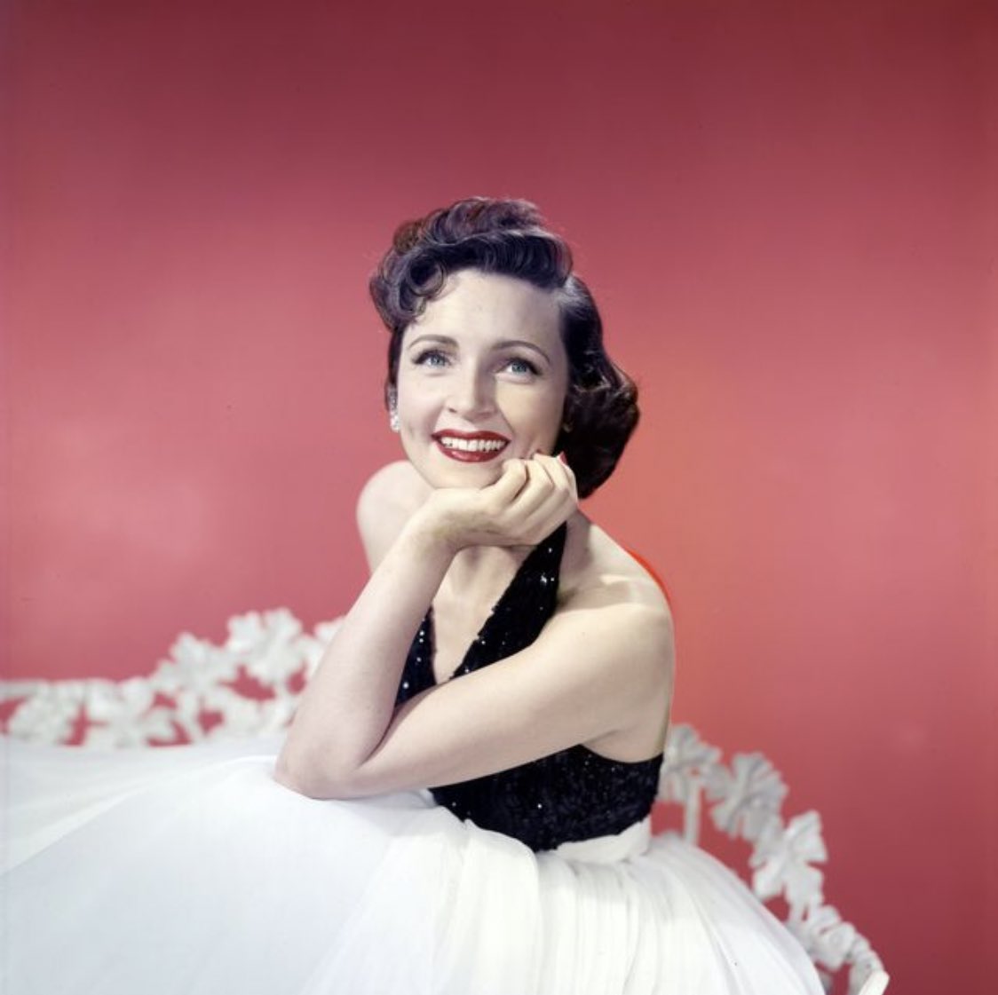 “Why do people say, ‘Grow some balls?’ Balls are weak and sensitive. If you wanna be tough, grow a vagina. Those things can take a pounding!”😂
-Betty White 

She is my spirit animal. ❤️
Happy 99th birthday, QUEEN!!👑🎂🎉🎈🎊🥰❤️🥳