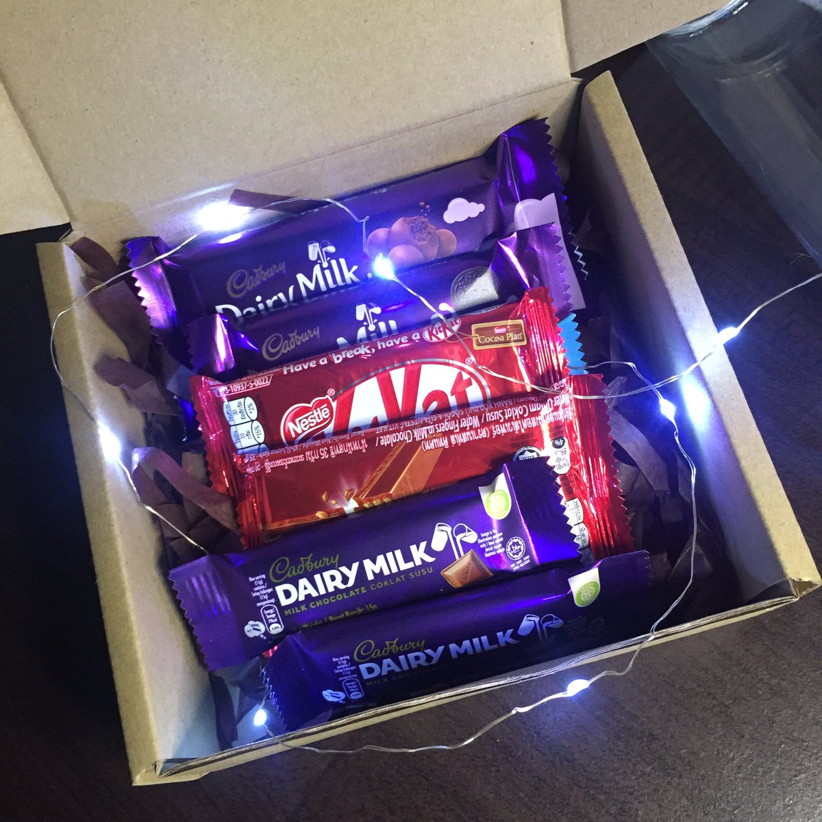 imnzhri's tweet photo. hai guyss, untuk yang nak order surprise box macam dalam gambar, o u guyss boleh request ikut bajet...

boleh chat sy kat twitter okey😊

nak mintak tolong tweetkan ke kwan"🥺🙏🏻

#SmallBusinessSaturday #giftbox https://t.co/8Mt3ydGKjX