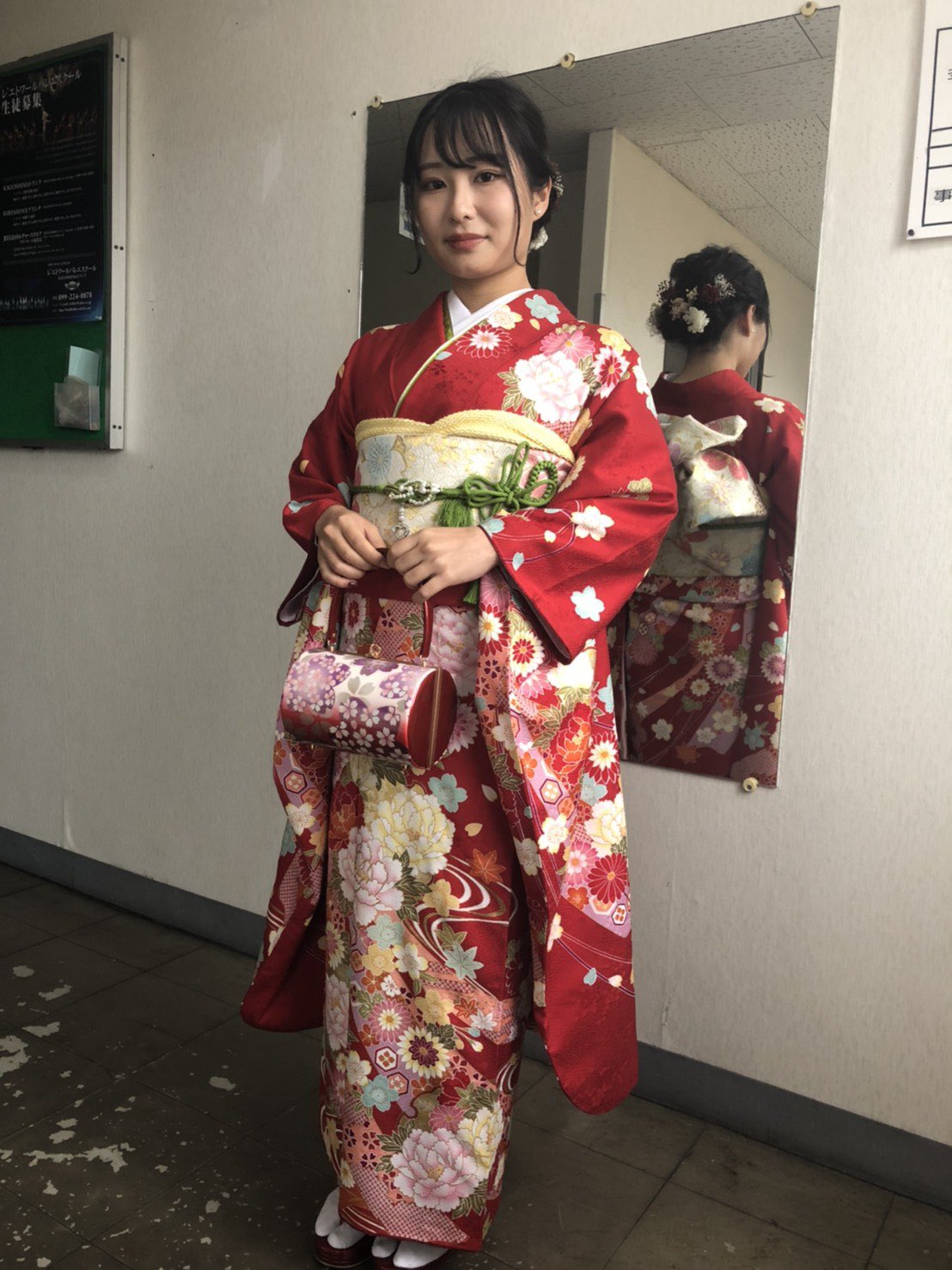 きもの 振袖 まつき苑 天文館 今日も成人式当日の着付けをご紹介します 前撮りの時と同じ髪型にする方 メイクも髪型もガラッと変える方とこだわりも様々 新たに振袖を見にこられる令和4年 令和5年成人のお嬢様も増えて参りました まつき苑 祝