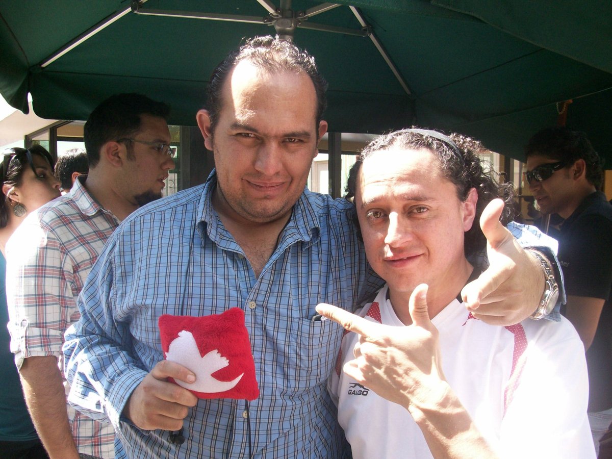 Oasisantonio's tweet photo. Uno de esos famosos #DestilandoWeb en Polanco, año 2010 A.C. CDMX https://t.co/RoDIqr9EmG