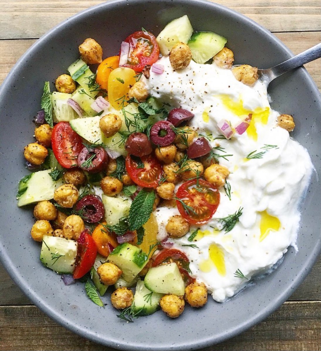 probioticsone's tweet photo. This chickpea bowl from @zestmylemon looks absolutely delicious 🤤 https://t.co/VpxP6fk9LT