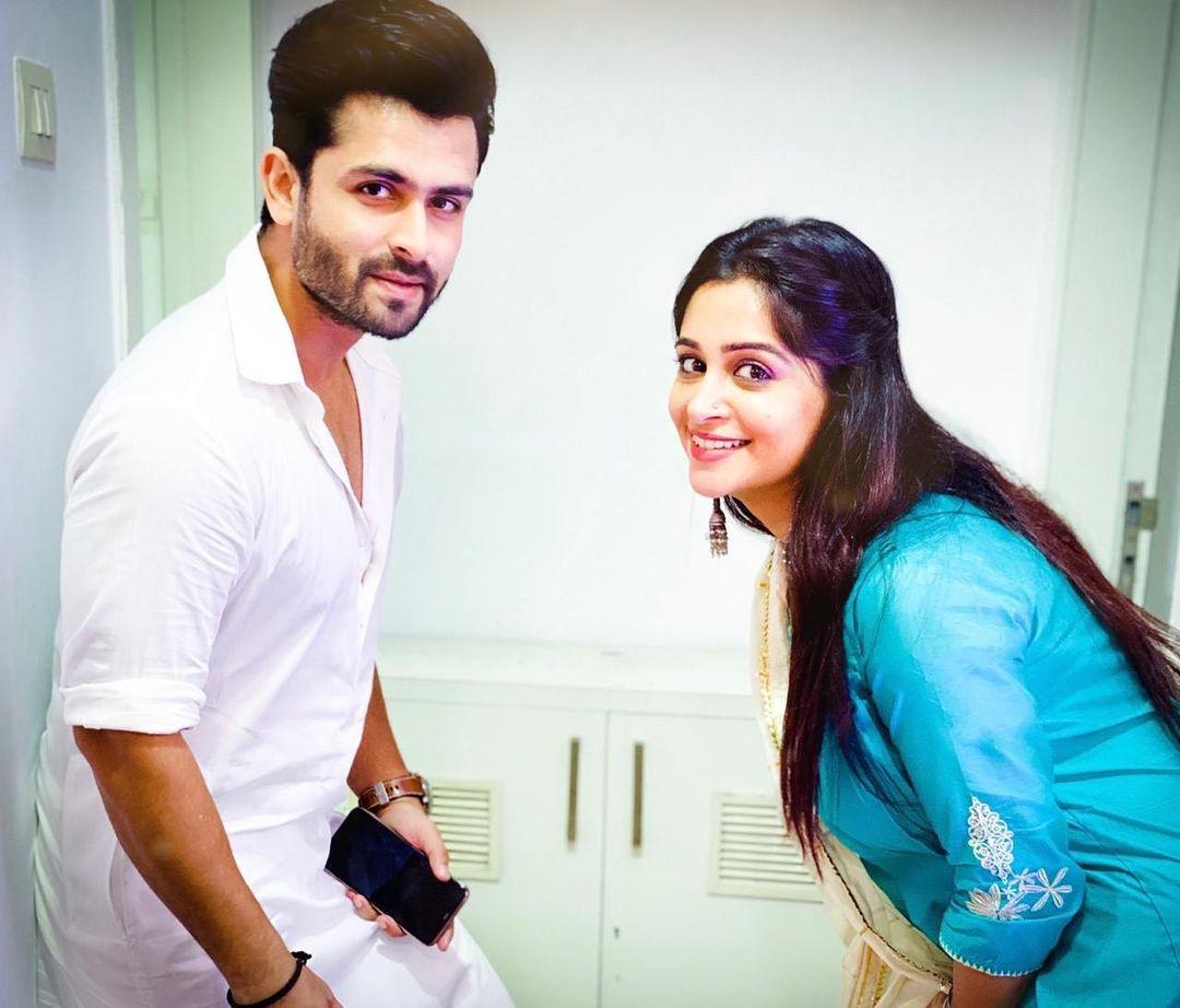 basitkh97174349's tweet photo. Best couples
All tym fav
Luv u guys
@jasminbhasin @ms_dipika @Shoaib_Ibrahim1 @AlyGoni 
JANTA WANTS JASMIN https://t.co/ECFtOVOW0a