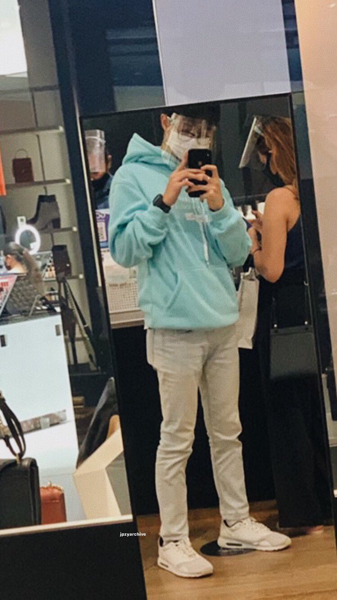 jpzyarchive's tweet photo. hoodie from peachified 🍑 @patrickyosh https://t.co/QLWYKzZz9Y