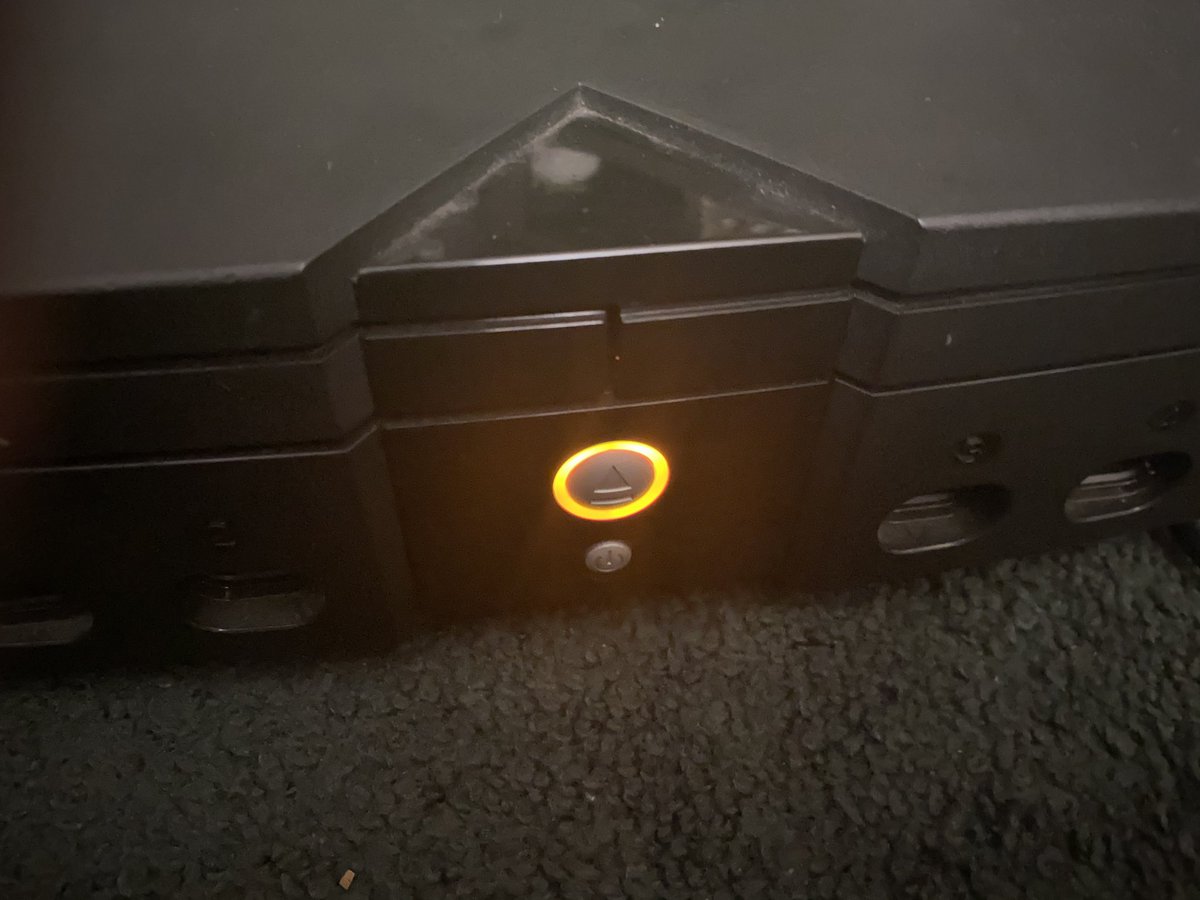 mcquack306's tweet image. My Xbox OG finally died today 😭