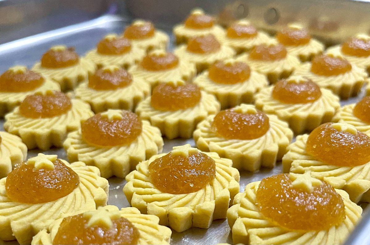 iKhairulAkil's tweet photo. Any 🍍 & Nutella tart lovers here ?
Introducing Temasek Tart! Delicious homemade treats 😋
🍍 tart : RM30/25pcs
Nutella tart : RM35/25pcs
Taste different !
#temasektart #premiumtart #pineapple #nutella #pineappletart #nutellatart #homemade #tastedifferent #delicious https://t.co/9YFpzHlMOy