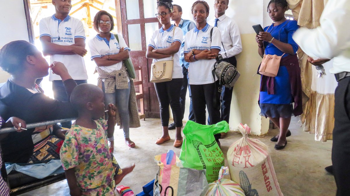 Malisho_RDC's tweet photo. @Malisho_RDC a rendu visite aux enfants du Centre Hospitalier de #Kavumu. Un moment de partage dans le cadre des festivités et une occasion parler aux mères de la nutrition et l'hygiène dans la lutte contre les maladies dont la malnutrition 
#EndMalnutrition #ZeroHunger #RDC https://t.co/Nfb60PGACW