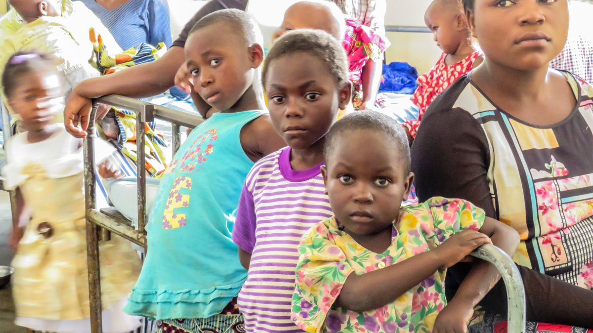 Malisho_RDC's tweet photo. @Malisho_RDC a rendu visite aux enfants du Centre Hospitalier de #Kavumu. Un moment de partage dans le cadre des festivités et une occasion parler aux mères de la nutrition et l'hygiène dans la lutte contre les maladies dont la malnutrition 
#EndMalnutrition #ZeroHunger #RDC https://t.co/Nfb60PGACW