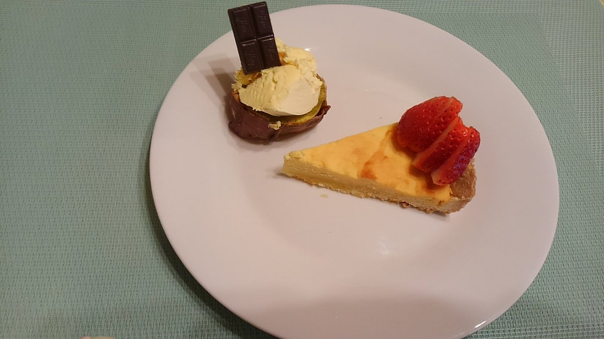 StayStk's tweet photo. Nmmmmm😋
Cheese Cake with Sliced Sweet Potato (Ice Cream on Top)❣️
I am watching Felix Sweets ASMR as I eat snack😍
#StrayKids #스트레이키즈
#SKZASMR #ASMR
#FelixSunshine
@Stray_Kids https://t.co/MU4Fcro2QA