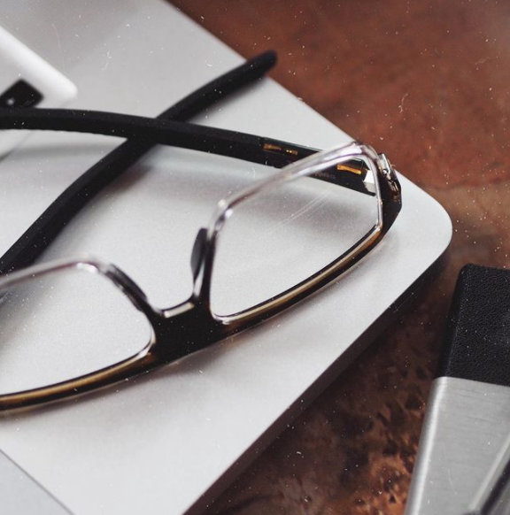 TunsgateQuarter's tweet photo. 👓 We’re looking at screens now more than ever, so make sure your eyes are protected. 

Remember that emergency appointments are available. Visit @DavidClulow for more information. 

#ISupportGuildford #VisitSurrey #ExperienceGuildford #DavidClulow #Opticians https://t.co/AUA59XQIvv