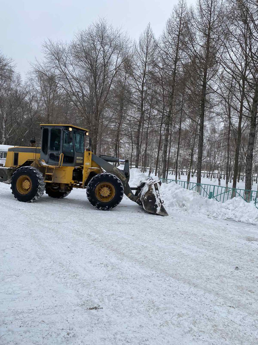 fc8Mdl4v2cE6atX's tweet photo. Продолжаются работы по  вывозу снега в населенных пунктах поселения https://t.co/bG0ZIDbtJU