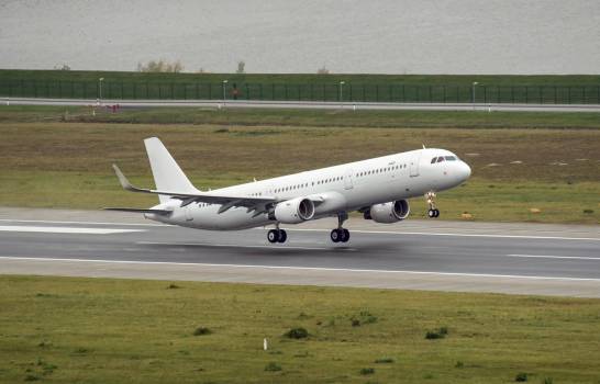 Airbus a321 sharklets. Аэробус а-321. A359 sharklets. Airbus a321 sharklets. Airbus a321neo.