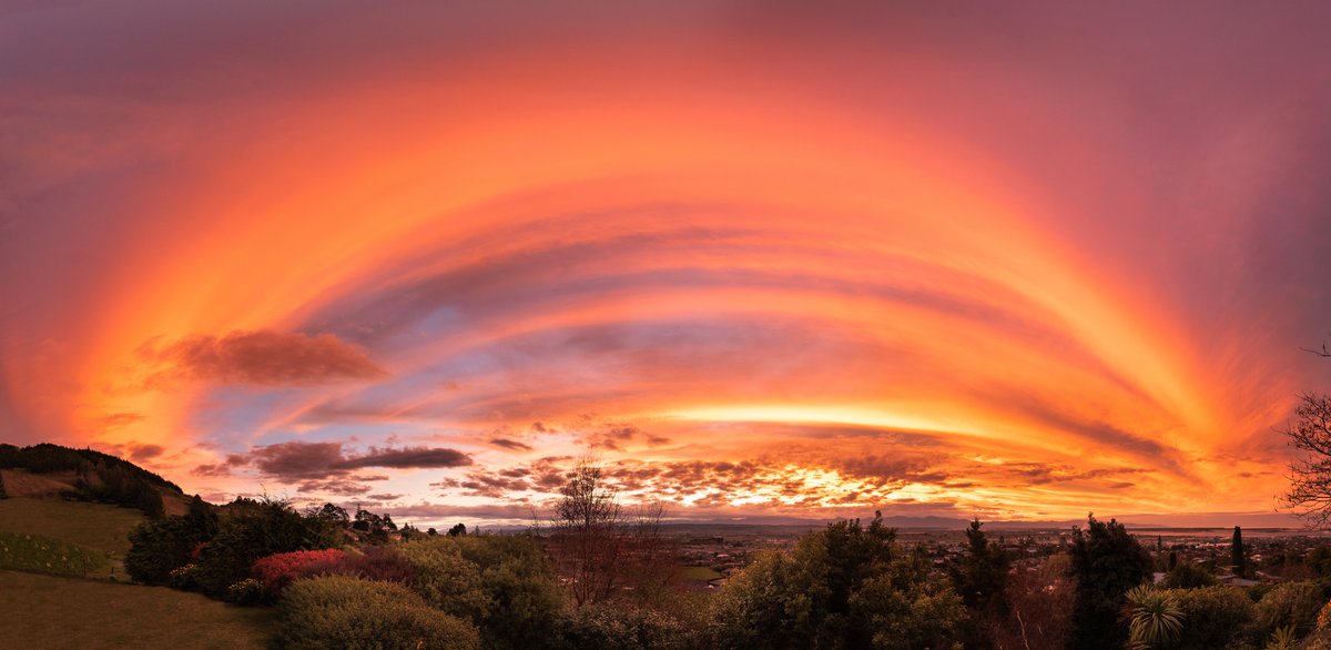 KalebsCode's tweet photo. a sunset captured from my front lawn https://t.co/DaRdX86t3E