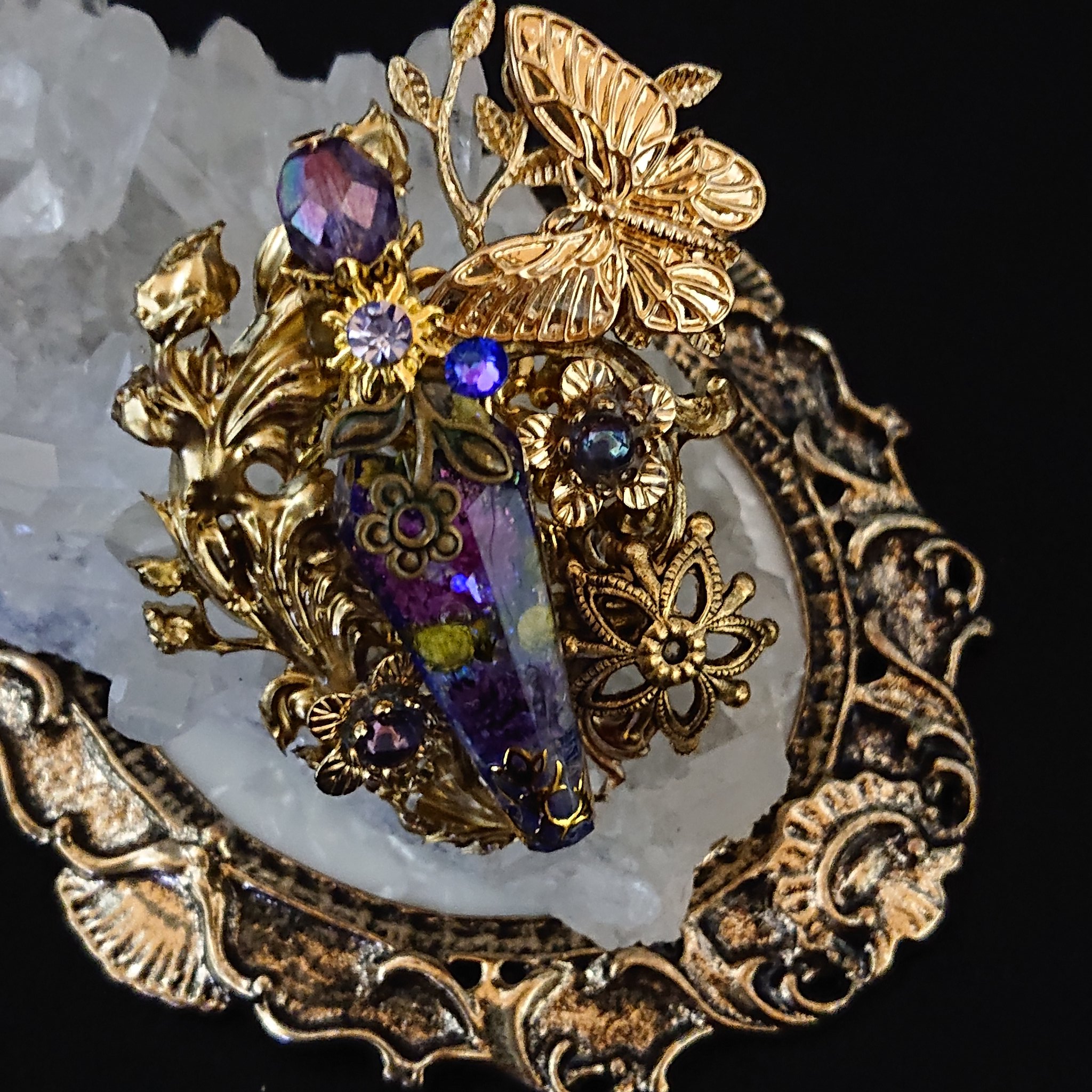 Morisizuku 花をテーマにした作品 全3種を代表作にしていきたいと思ってるのですが 今回はまずヘリオトロープ 香水草 の作品を作りました ギリシャ神話で水の妖精クリュティエが太陽神アポロンを一途に思い続け 最後にヘリオトロープに姿が変わるという